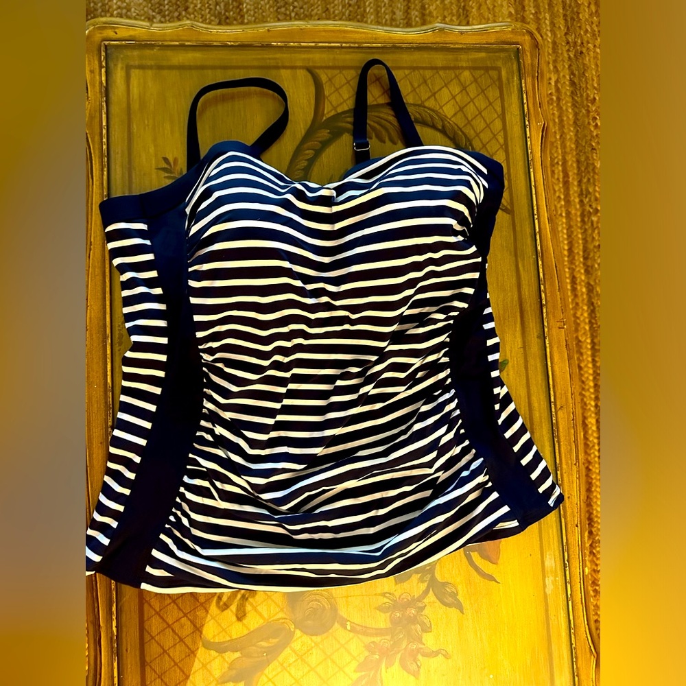 Land’s End size 16 tankini top only - EUC